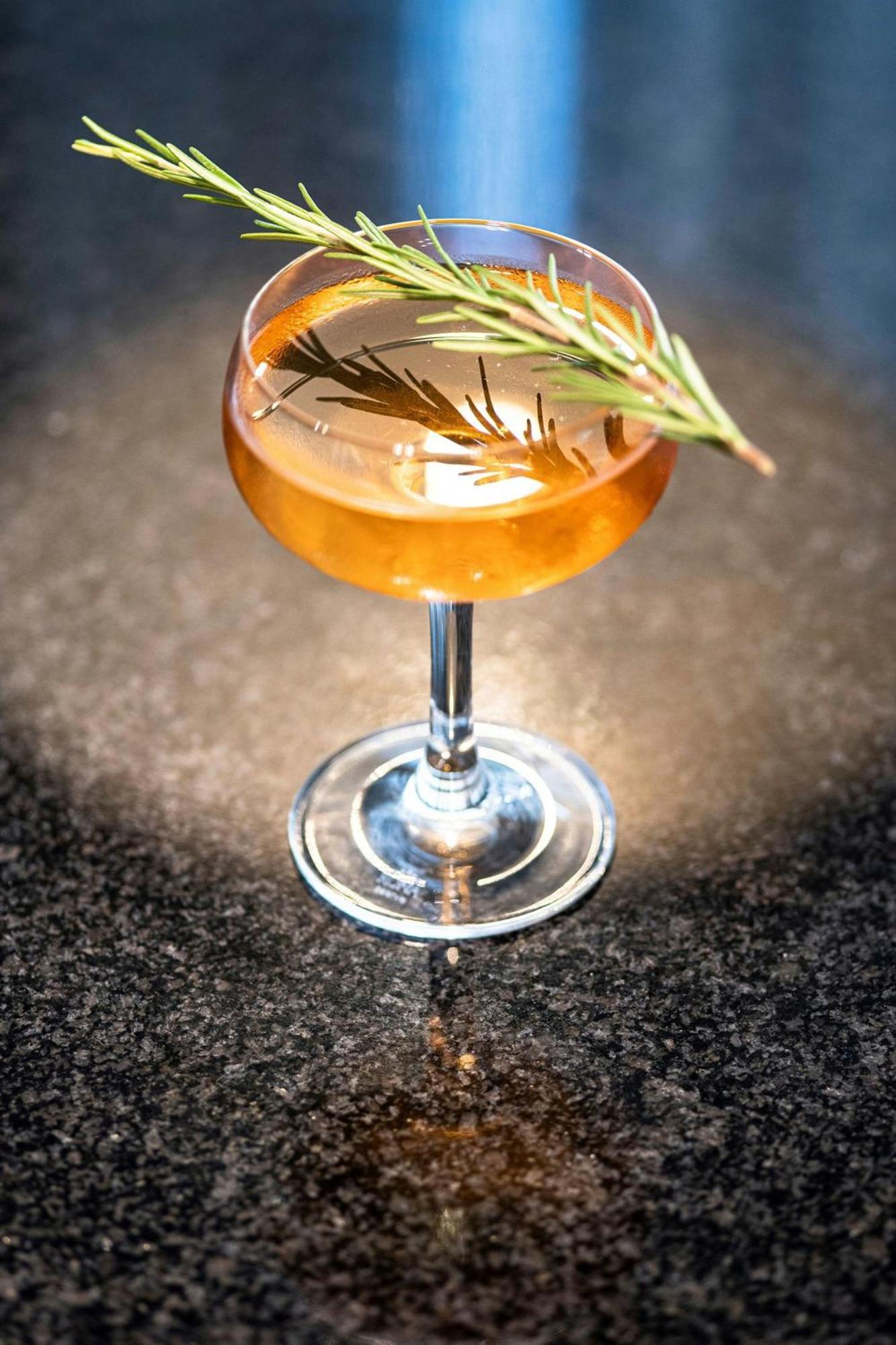 The Westin Grand Frankfurt Hotel Франкфурт на Майн Екстериор снимка A glass of vermouth