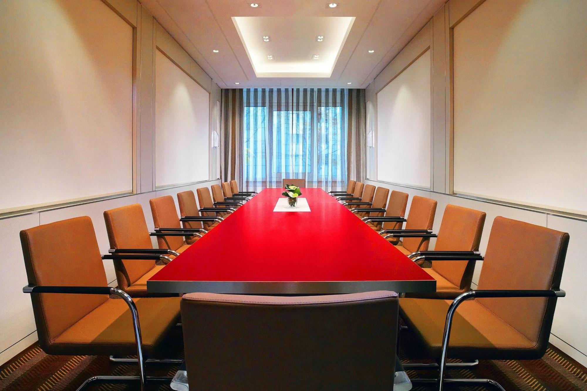 The Westin Grand Frankfurt Hotel Франкфурт на Майн Екстериор снимка A meeting room